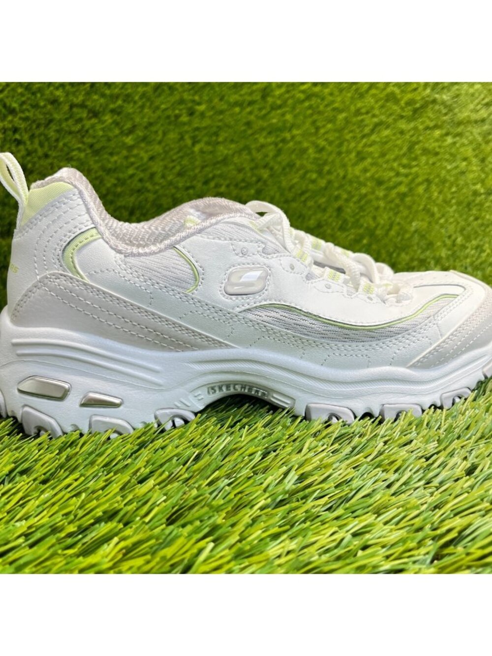 Skechers D'Lites 1.0 Womens Size 6 White Athletic Running Walking Shoes Sneakers